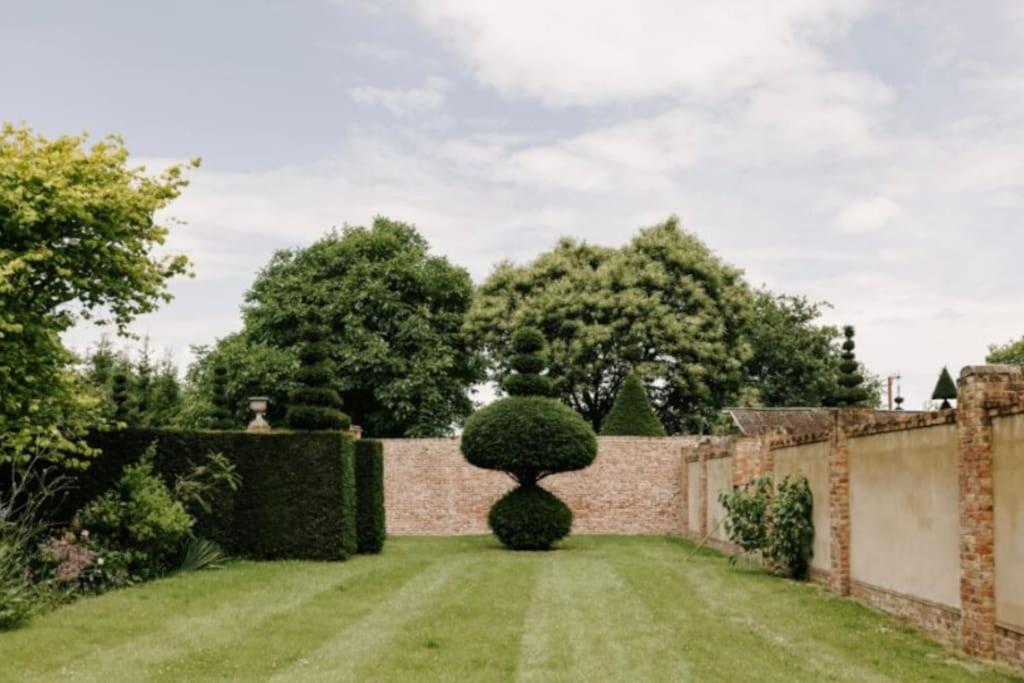 Cressy Hall - Historic Grade II Listed Manor, Gorgeous Topiary Garden Gosberton Dış mekan fotoğraf