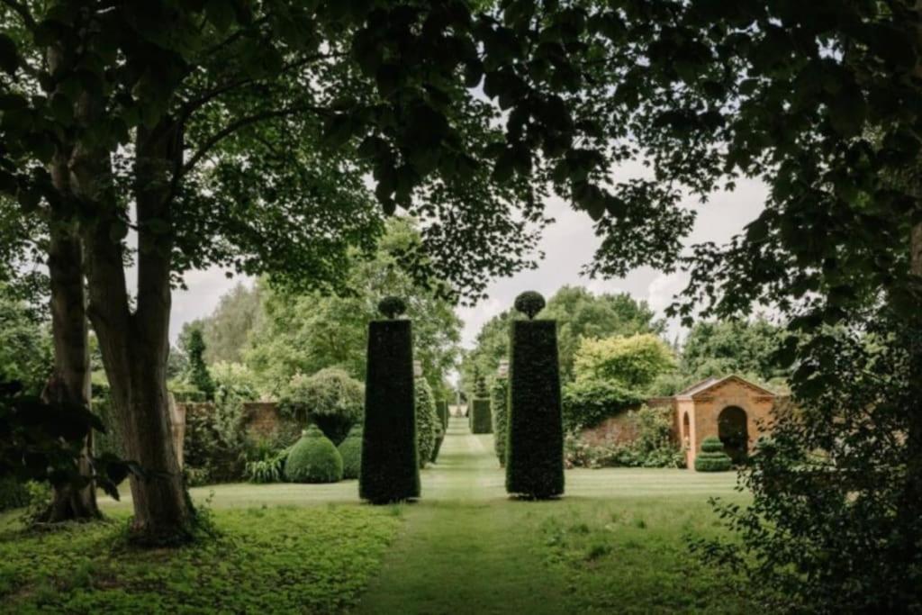 Cressy Hall - Historic Grade II Listed Manor, Gorgeous Topiary Garden Gosberton Dış mekan fotoğraf